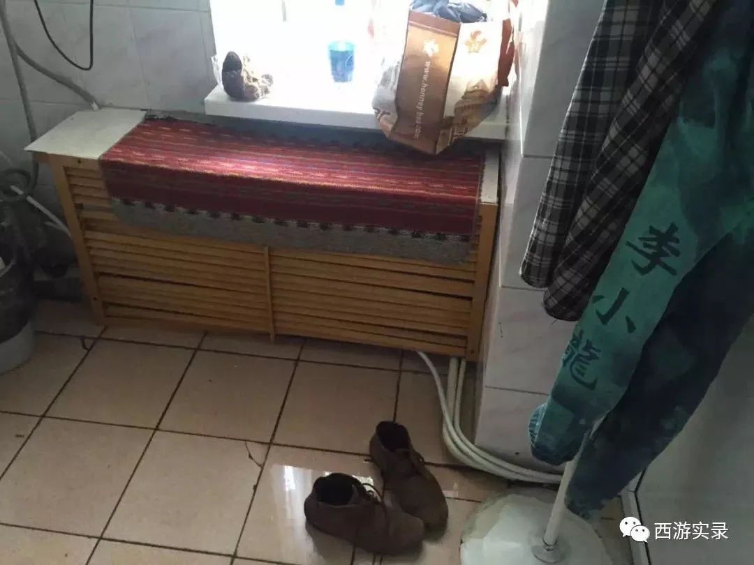 她让俄罗斯人搭车，还管饭，发现车上电脑不见，上海开车进俄罗斯