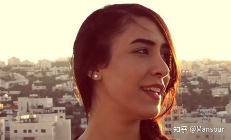 巴勒斯坦姑娘翻唱埃及金曲《我的故乡啊真美丽》