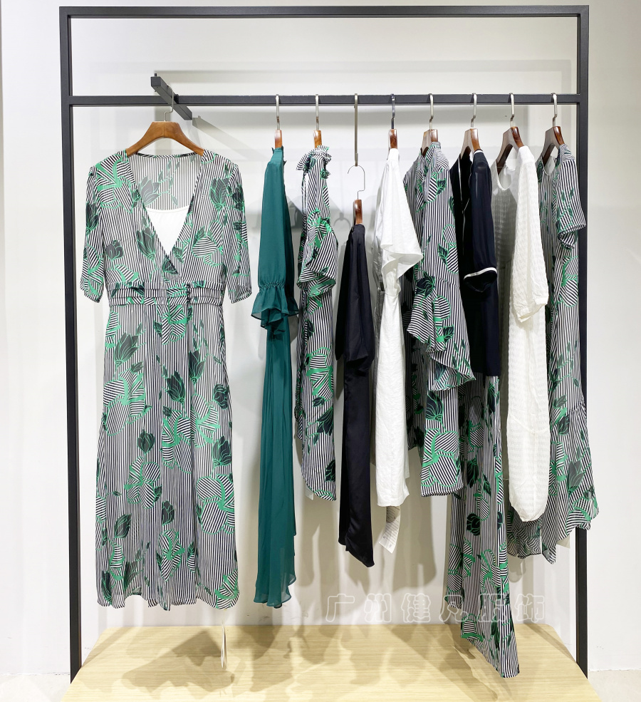 新手开女装店如何寻找货源,品牌女装折扣店怎样选货源