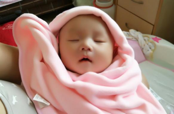 奶奶把孙女头发剃掉了,奶奶把小孩眉毛剃了新闻