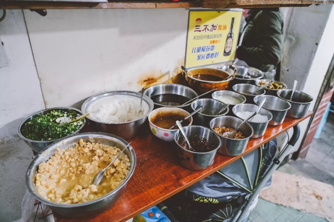 来重庆一定要吃正宗的重庆小面,为什么重庆人天天吃面还不胖