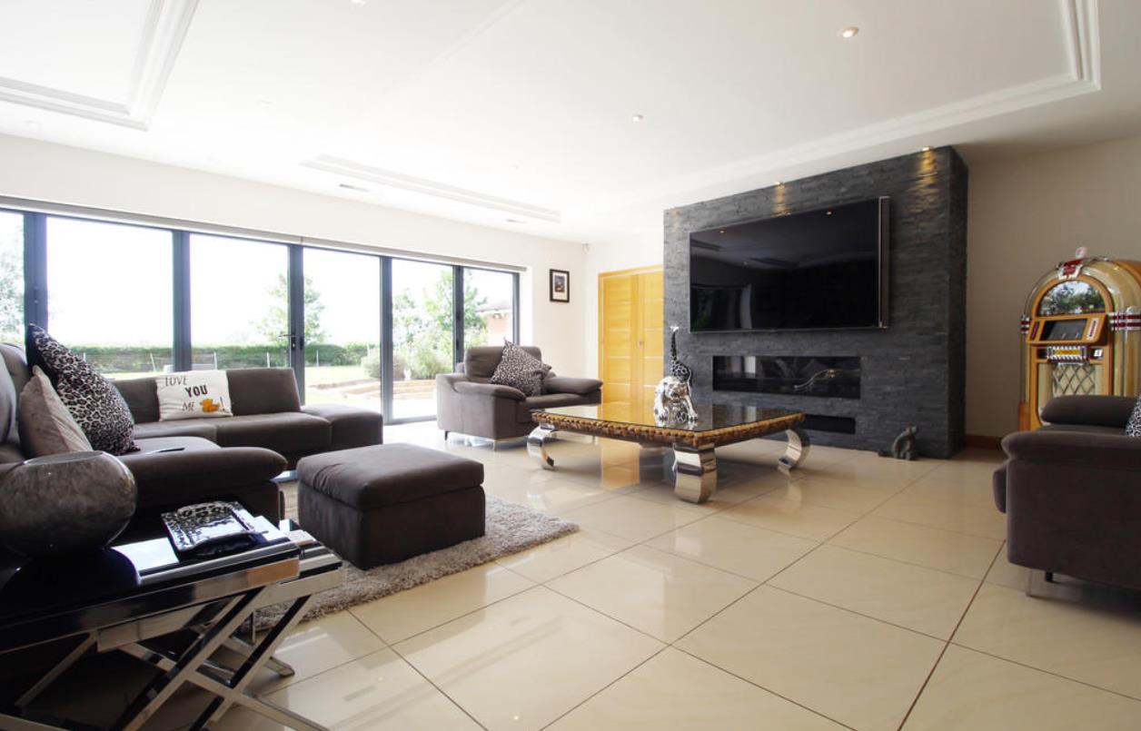 在英国100人民币能买到什么,100万英镑在英国能买什么房子