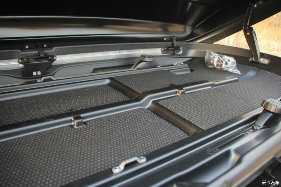 大熊的“书包”——THULE/拓乐灵动800车顶行李箱！