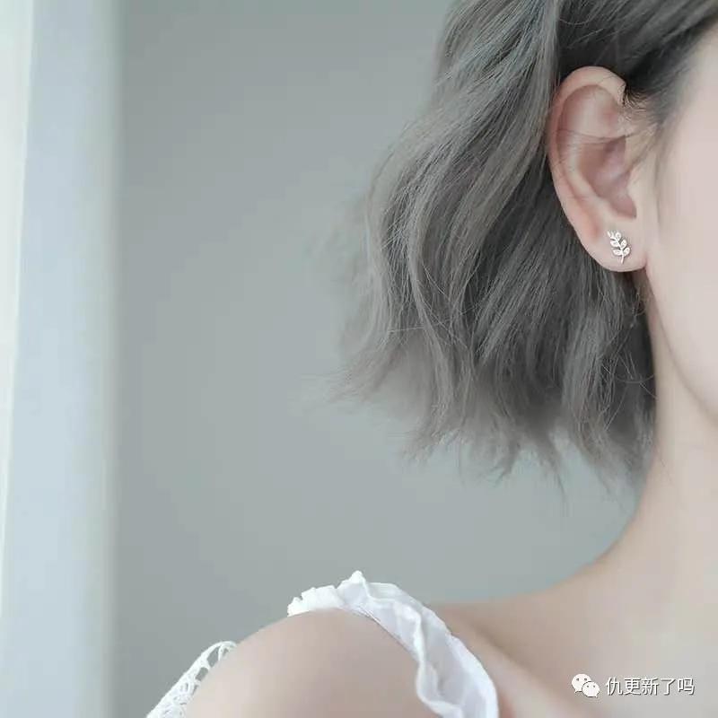 大人打耳洞疼哭了,打耳洞疼哭视频