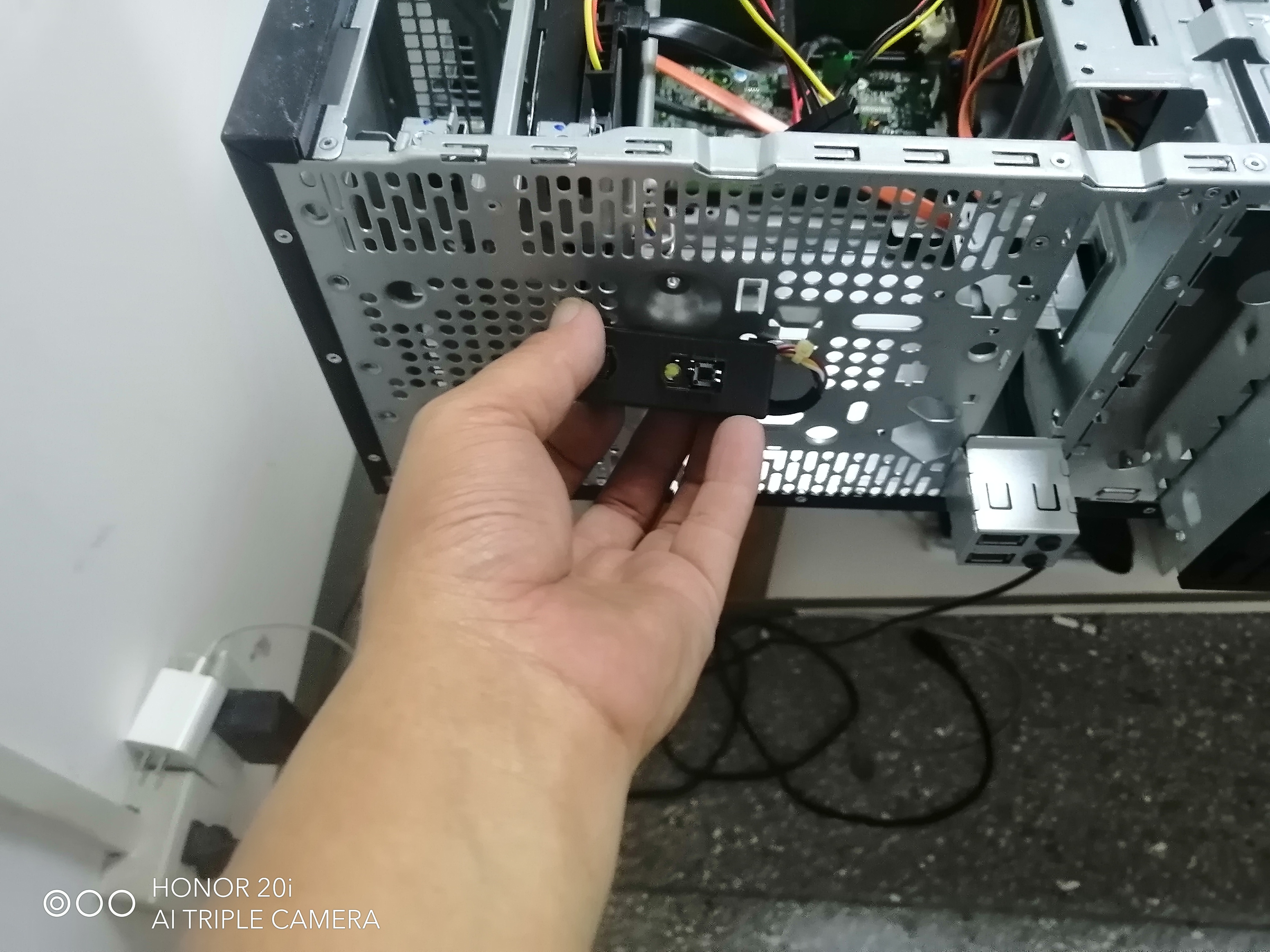 电脑主机间歇性断电重启,电脑主机总是反复重启怎么办