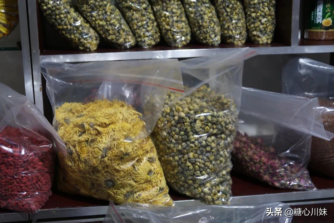 南充街头有家20年的茶行，自己当老板，几十年如一日