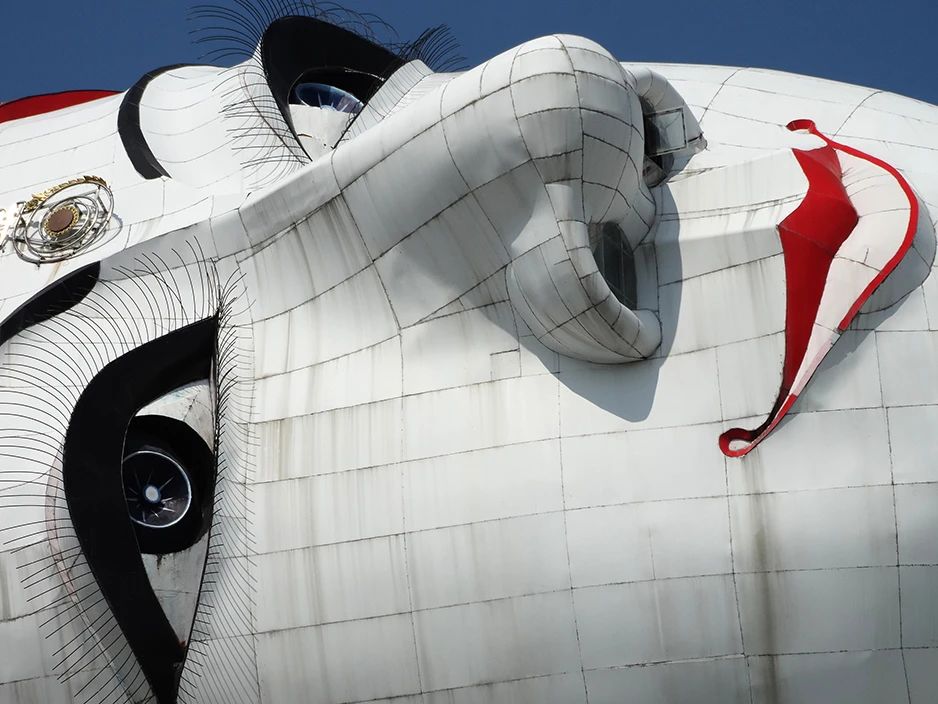 看见巨大的雕像就害怕,看到巨大的佛像会恐惧