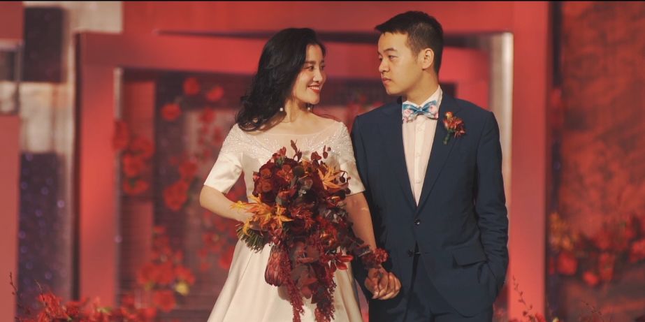 原来婚礼可以这么有氛围,红色的婚礼如何才能不俗气