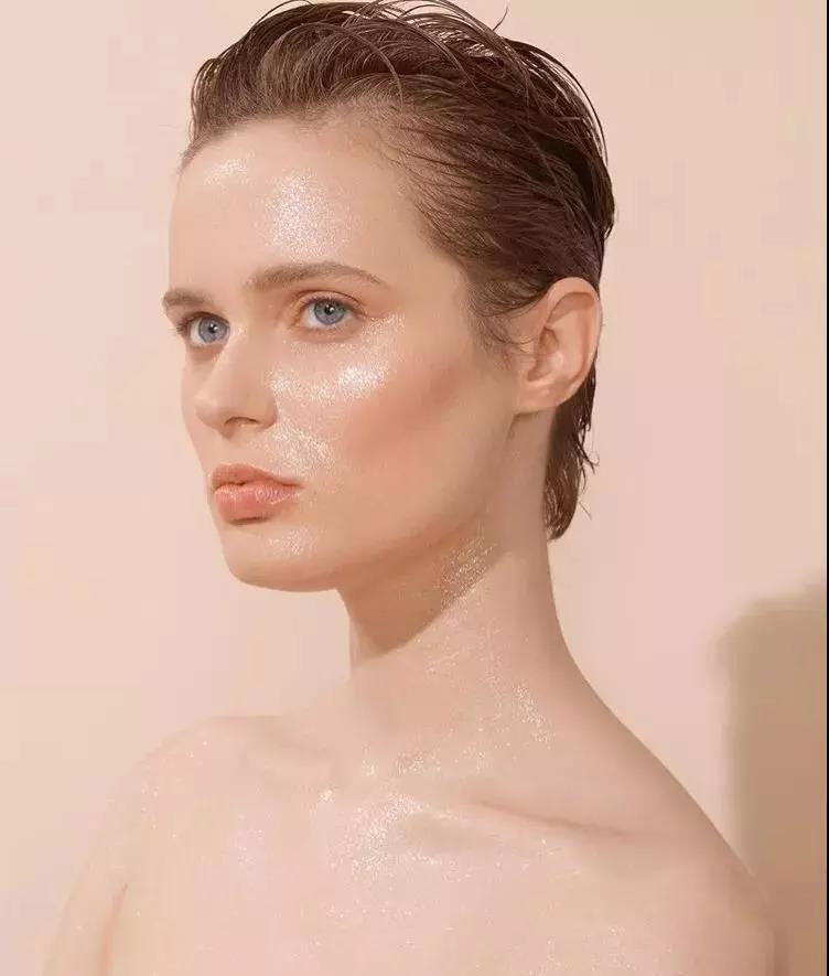 拥有ins大火的“玻璃肌”,我就是这条街上最靓的仔