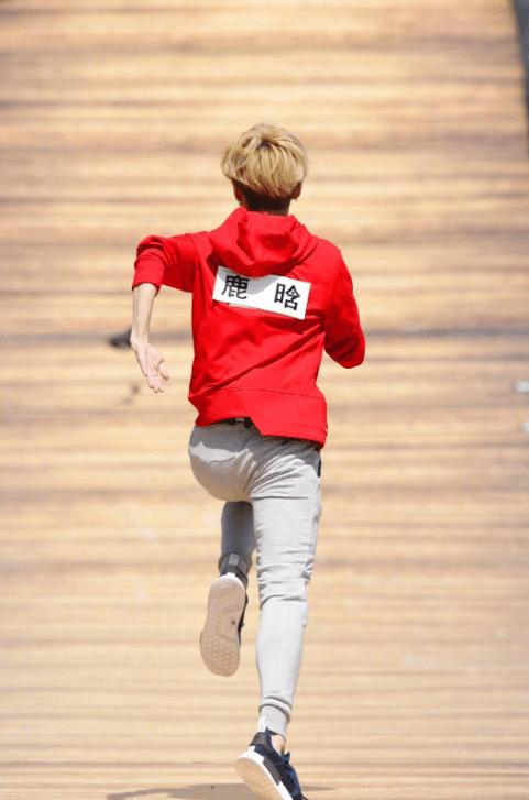 鹿晗捐赠足球场,鹿晗捐赠足球场在哪里