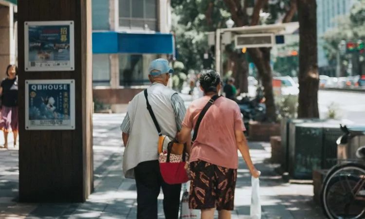 “我奶奶，91岁，染上艾滋病”：请正视老年人的性需求