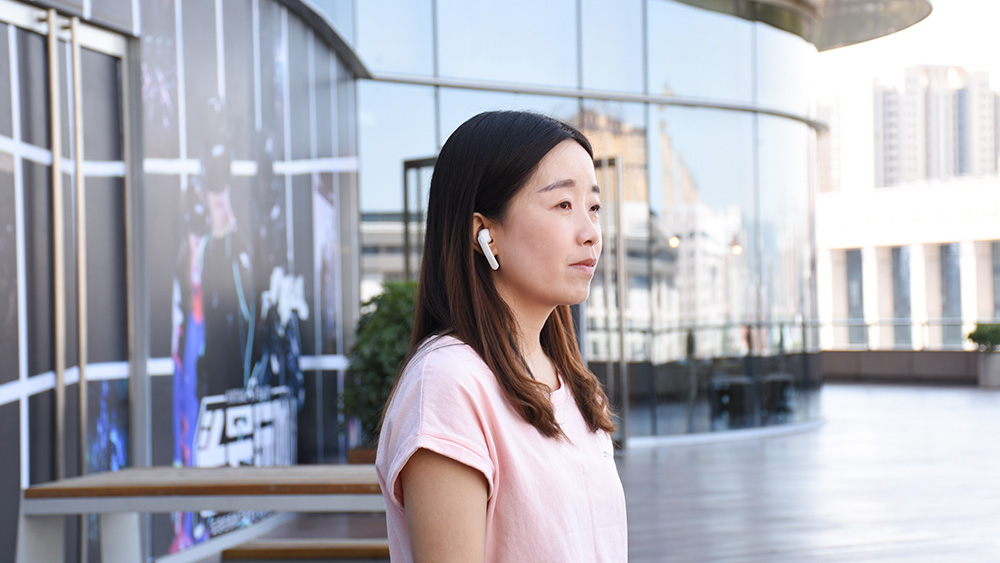 是国产AirPods还是老周的音乐梦？PlayBuds真无线蓝牙耳机