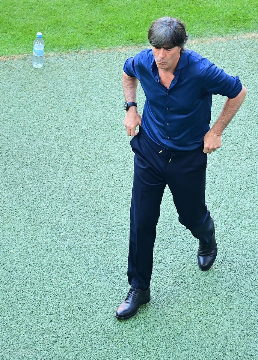 欧洲杯德国主帅勒夫,勒夫个人时装秀