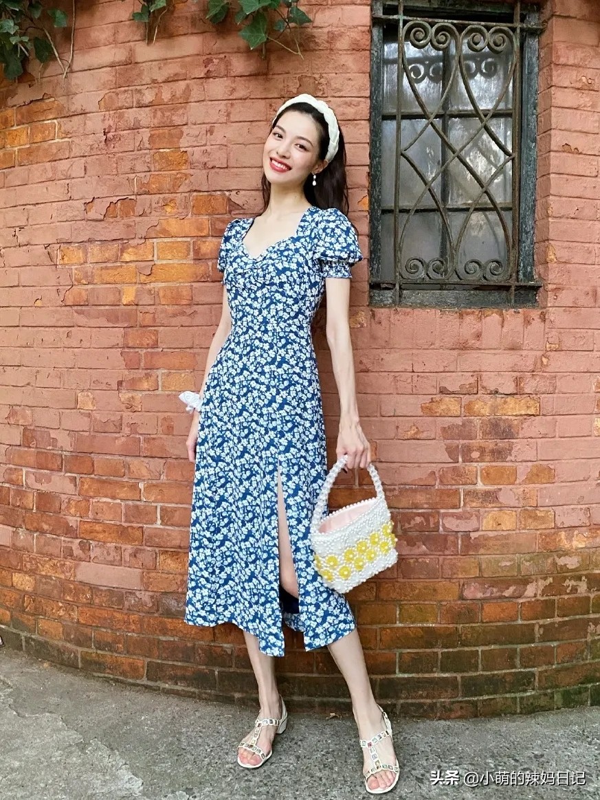 穿连衣裙可以配什么鞋,穿连衣裙上面搭配什么鞋子