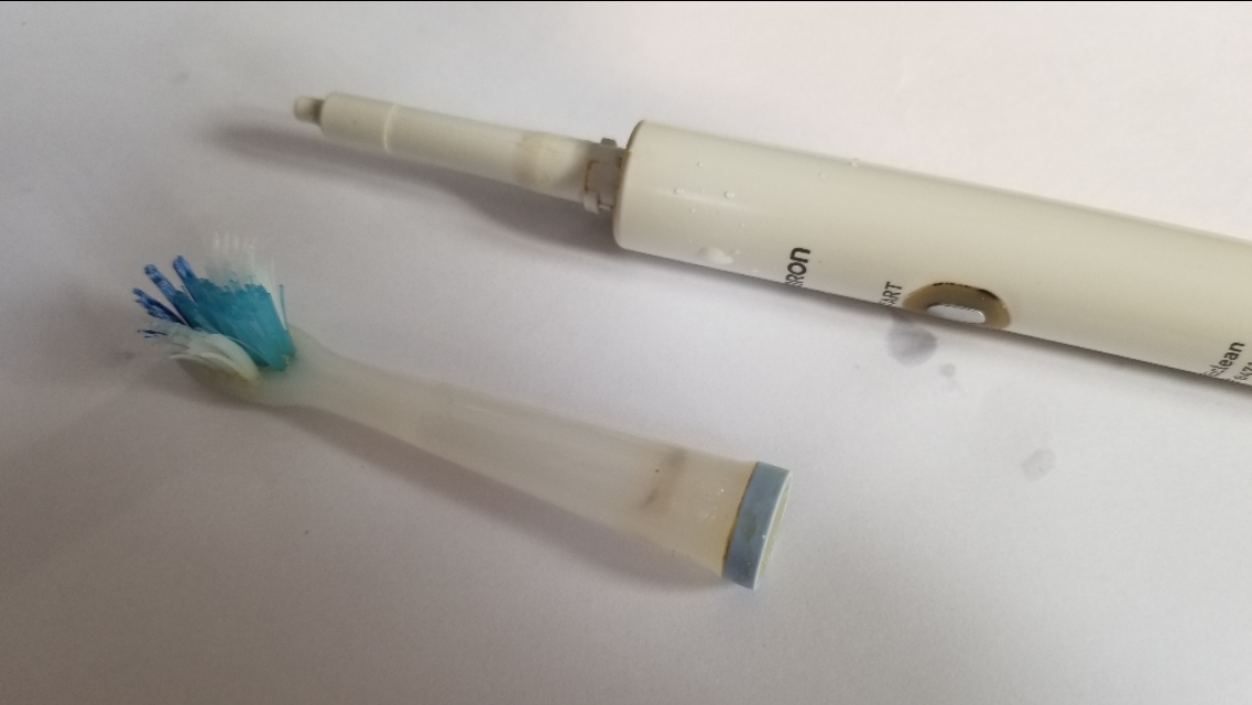 usmile电动牙刷拆解换电池,电动牙刷怎么拆开装电池