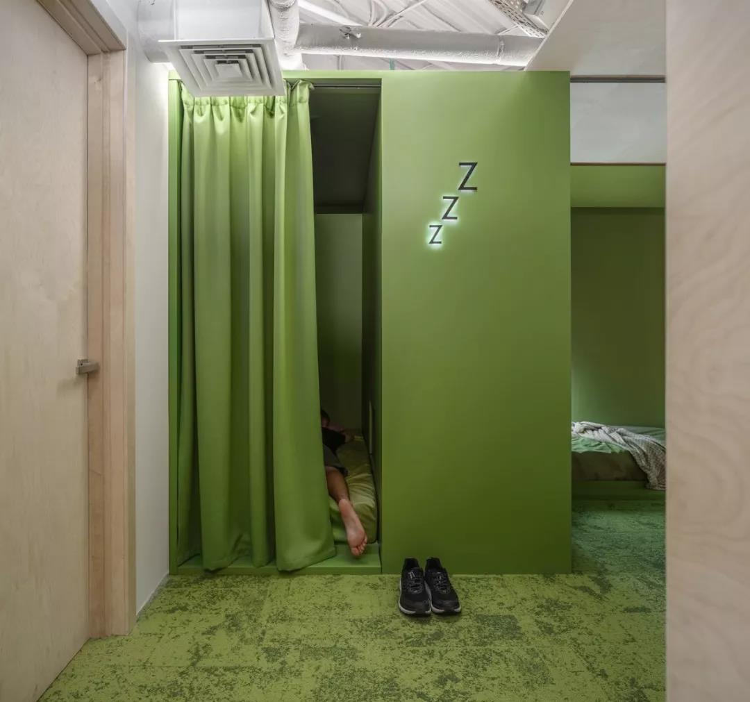 打工人该用哪种午睡姿势,没有床最好的午休姿势