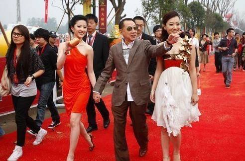 风流富豪40岁负债3.2亿，靠风水师指点，两年翻身成为娱乐圈大佬