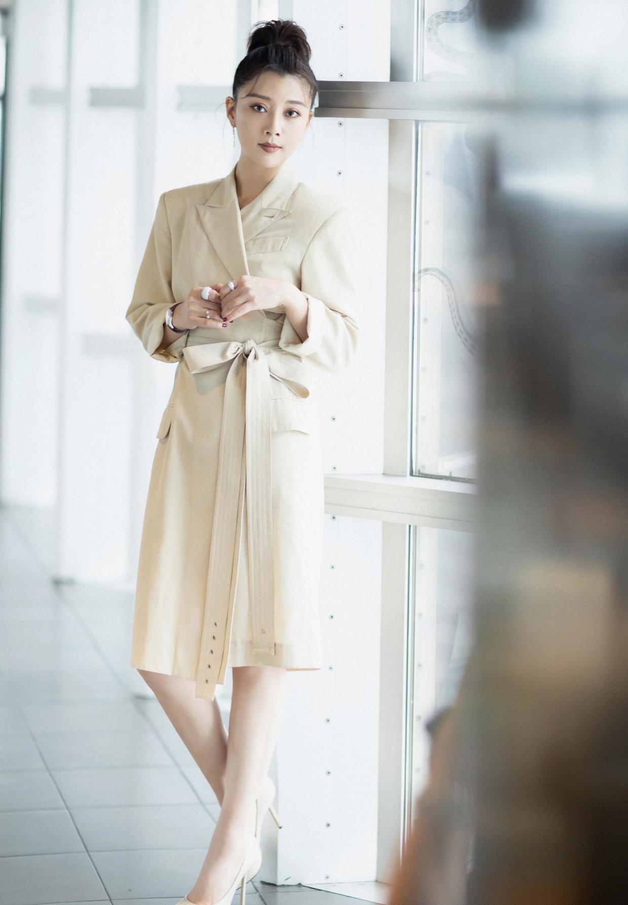 殷桃的精致干练穿搭,殷桃穿搭夏天气质上衣照片