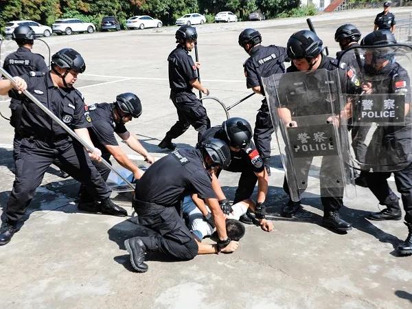 县公安局开展全警大练兵演练活动,全警实战大练兵资兴公安超燃上线