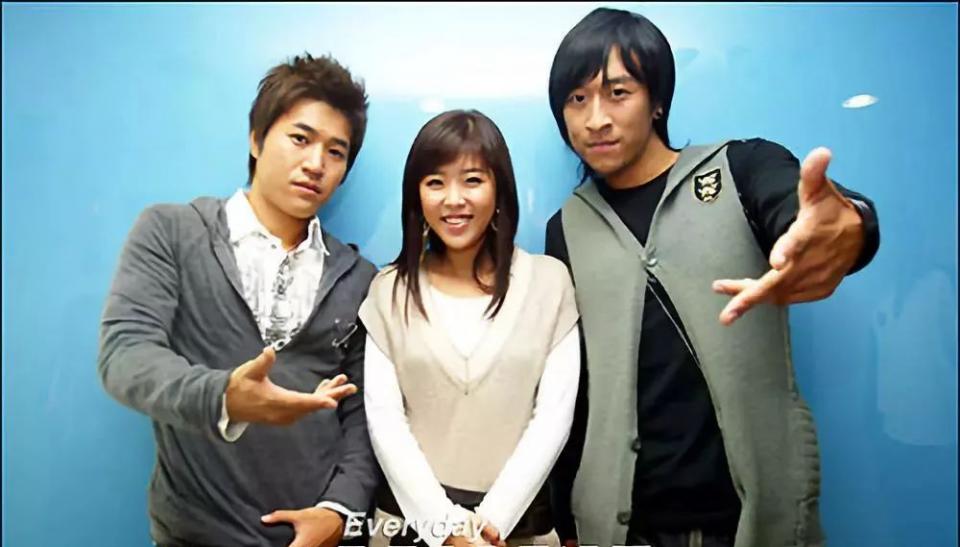 天后因队友吸du人气暴跌，公开承认整形却成蛇精下巴，瘦到脱相