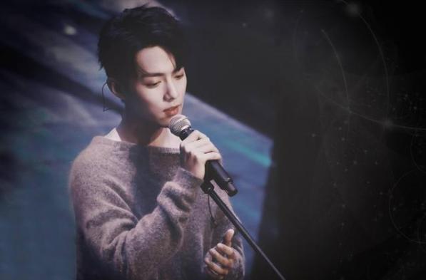 肖战上厕所被*拍偷**，要求删除后还是被发出来，网友纷纷怒了