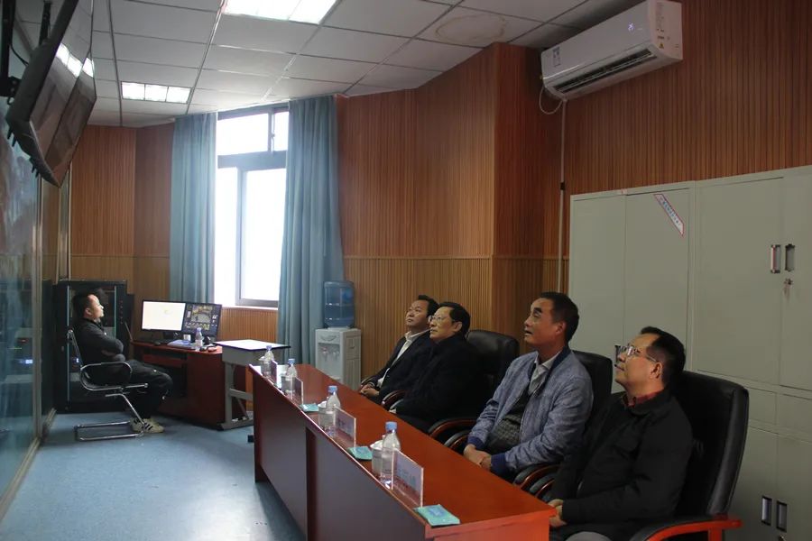 邓沁泉市教委副主任,市教委邓沁泉主任