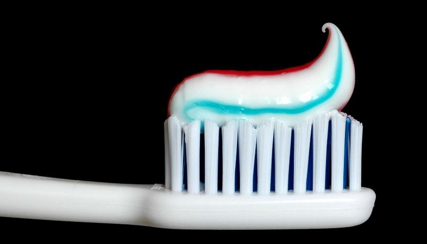 夏天电脑温度高反应慢?教你3招不花钱方法,牙膏也能给电脑降温