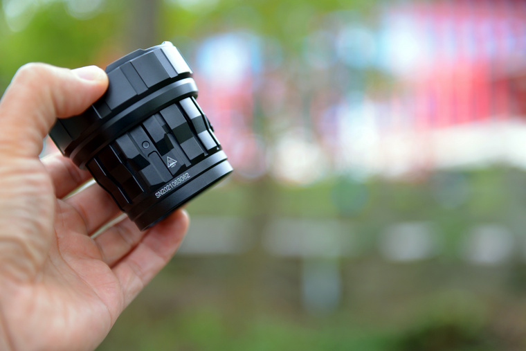 自从拍完这个手电之后,公园里人少了好多