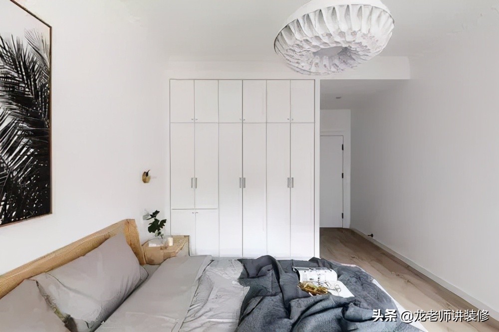 颗粒板和实木生态板哪个做柜子好,颗粒板柜体好还是实木好