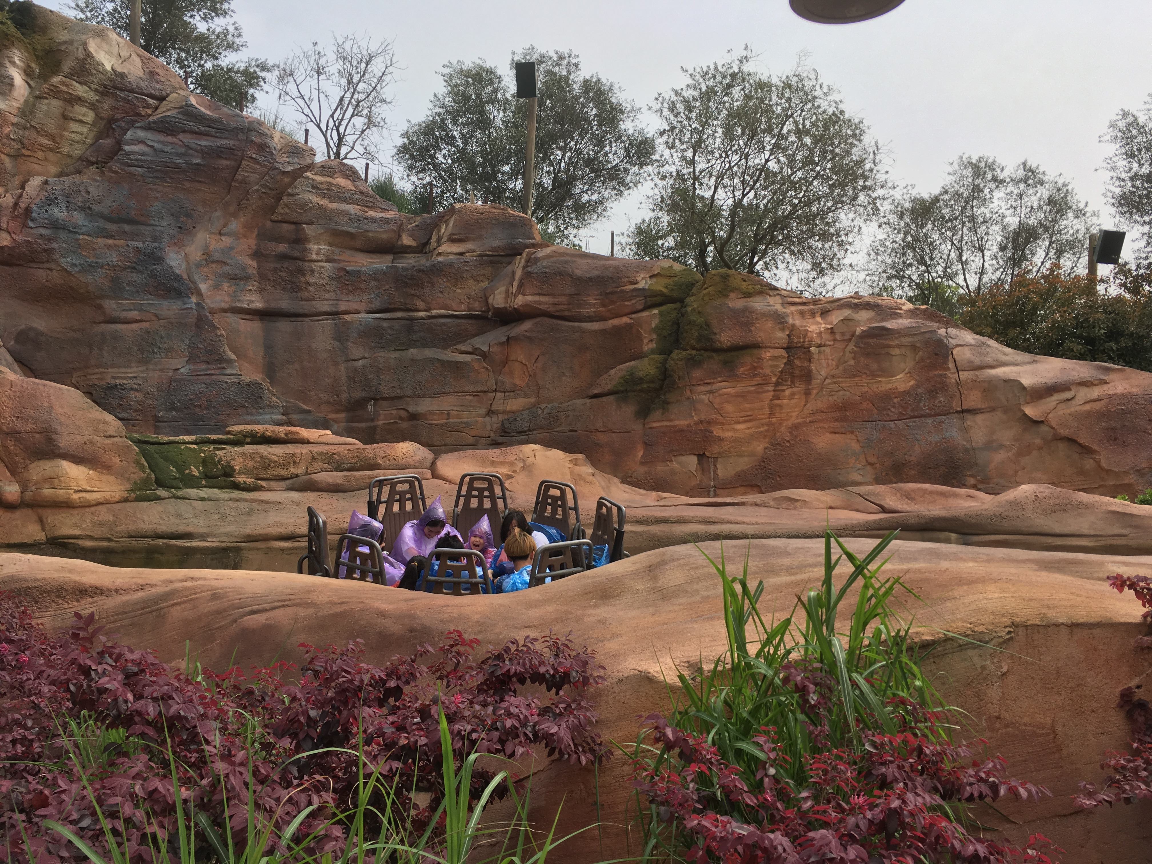 玩转上海迪士尼要多少钱,上海迪士尼乐园排队