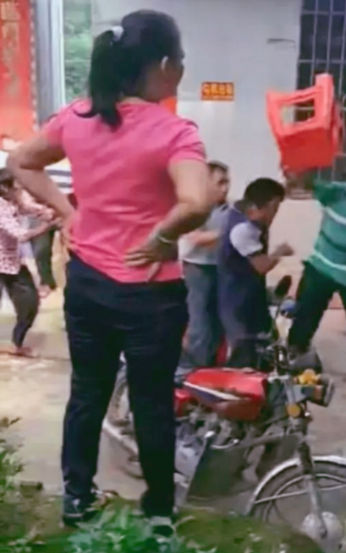 同一个家庭兄弟妯娌出现矛盾,农村亲兄弟打架