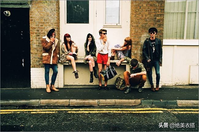 马丁靴怎么选择和搭配才好看,时尚型男马丁靴穿搭技巧