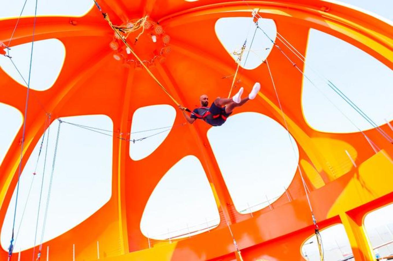 张翰王丽坤街头拍戏共赴海洋之城,张翰王丽坤同船共渡