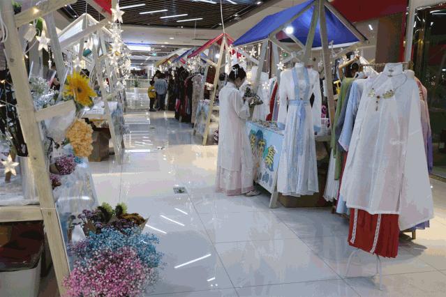 吾悦夜巷｜摆摊吧，一起打造我们自己的“网红夜市”