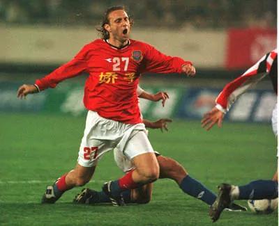 伊布足球经典时刻,伊布的十大经典集锦