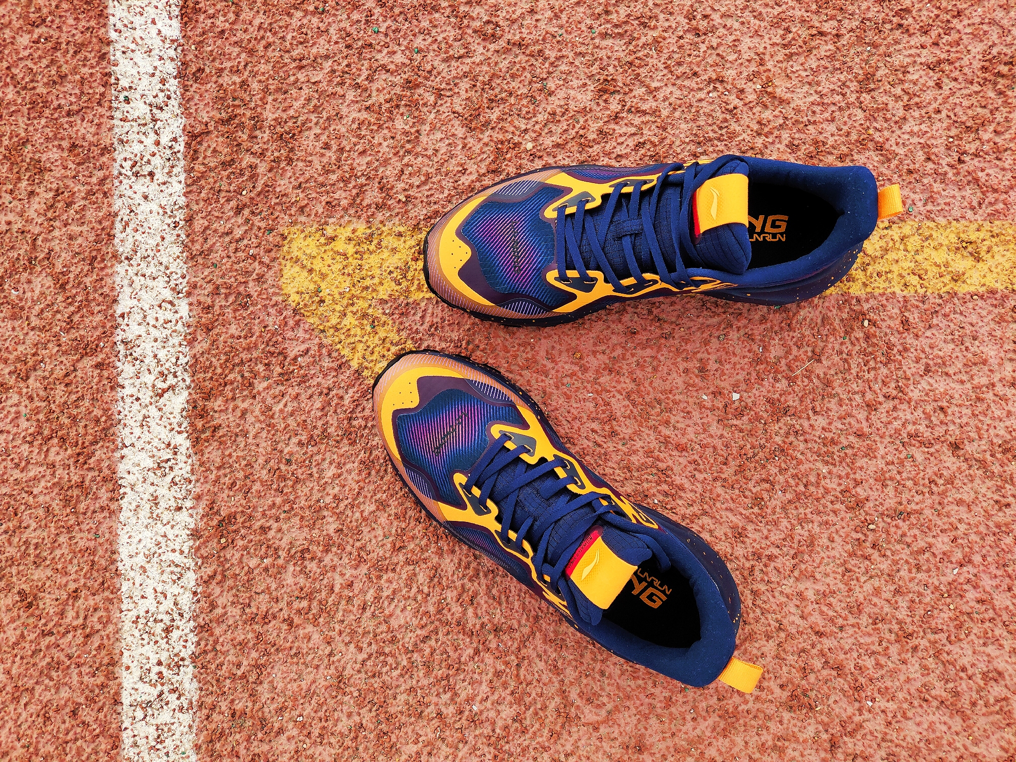 防雨雪运动鞋李宁,李宁无惧风雨