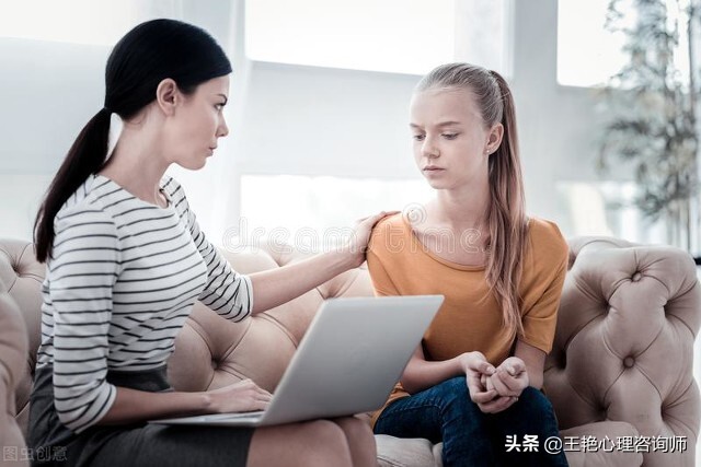 如何克服孩子社交恐惧自卑没自信,怎么帮助三岁小孩克服社交恐惧