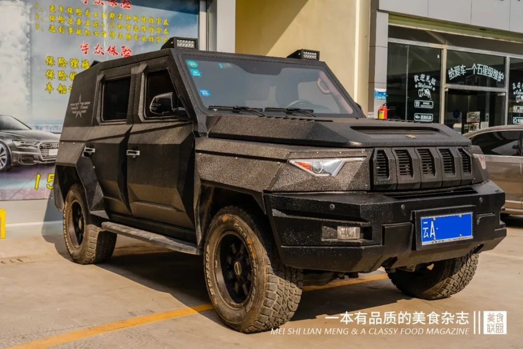 昆明拥有10辆车的男人，用一座城来藏臭味​，和一个不能说的秘密