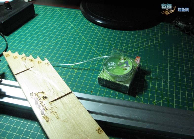 鱼钩手动绑钩器的使用方法,电动绑钩器怎么绑小鱼钩