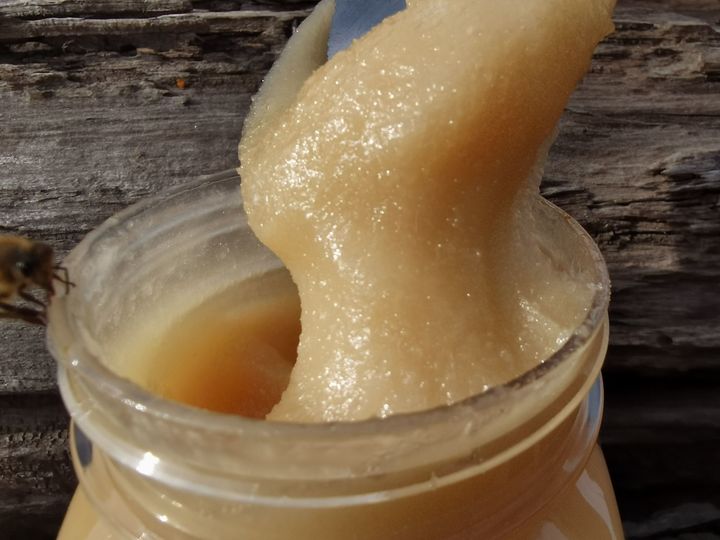 有结晶的蜂蜜是添加了白糖吗,蜂蜜大量结晶