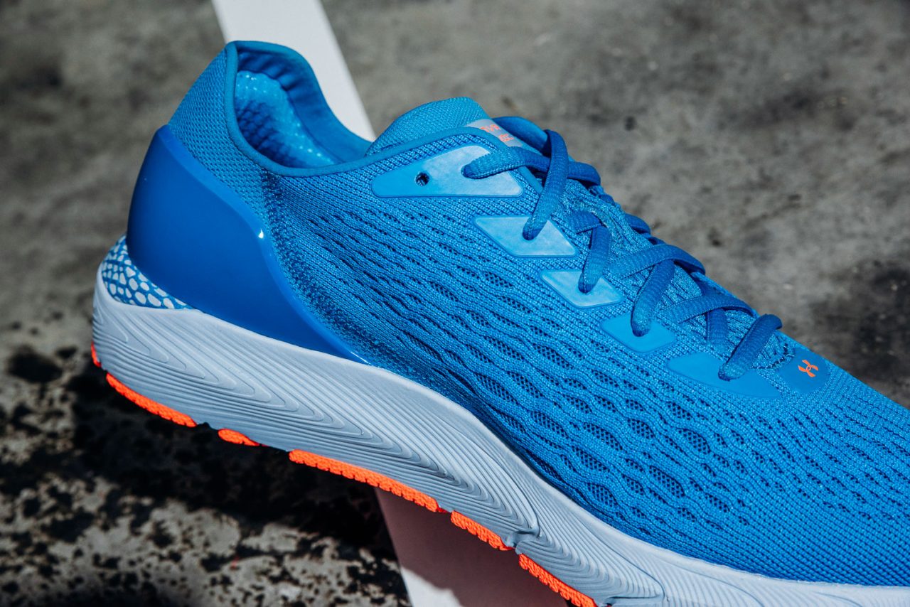 安德玛跑鞋hovr迷彩色,安德玛hover3跑鞋