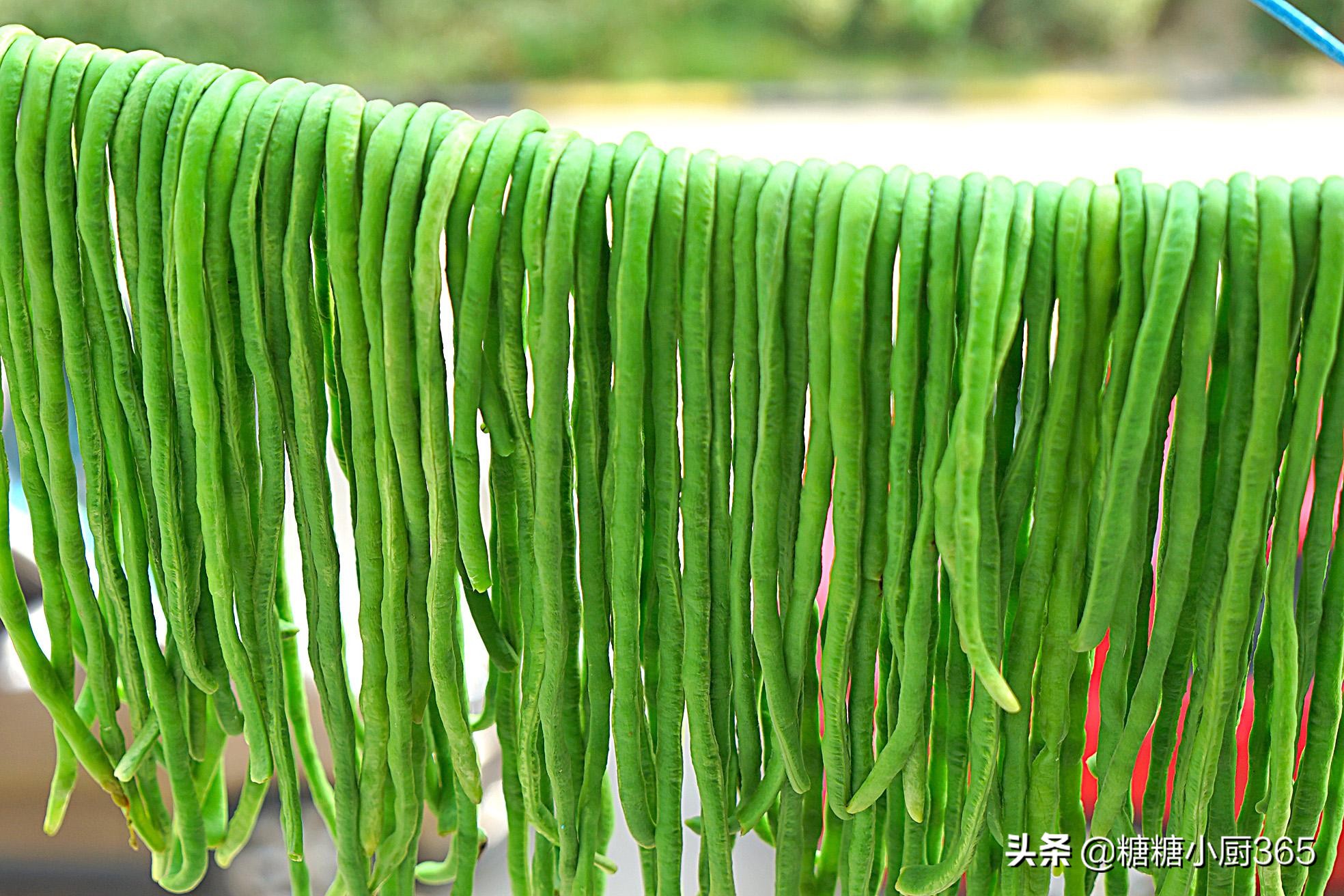 立秋了，天气好豆角又便宜，别忘多买点回来晒菜干，烧肉吃贼香