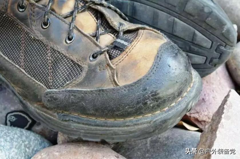 脏兮兮的旅游鞋,徒步鞋爬山脏了怎么清洗