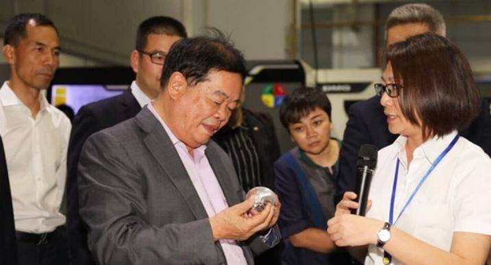 玻璃大王曹德旺发妻,曹德旺写信告诉发妻想娶红颜知己