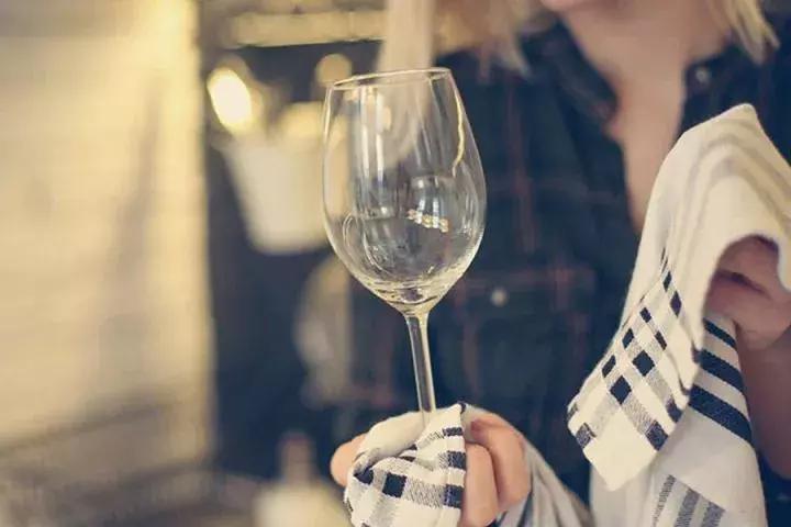 葡萄酒杯清洗方法,红葡萄酒杯的正确拿法