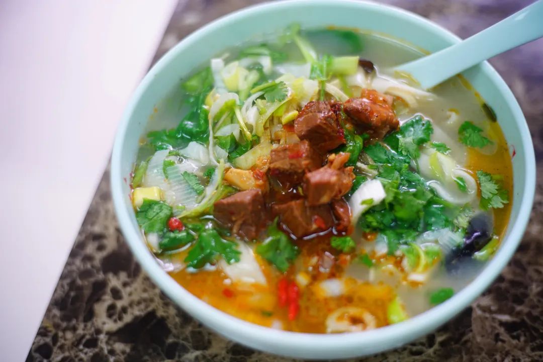 这条街,可能是全上海最时髦又接地气的