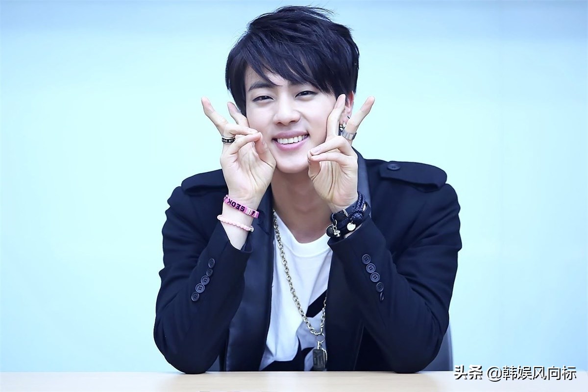 bts朴智旻和金泰亨,bts新歌采访金泰亨朴智旻握手