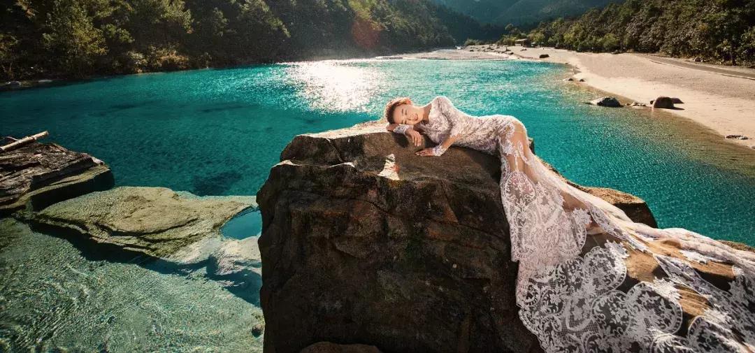 一定要和喜欢的人去丽江,有喜欢的人真好原唱完整版