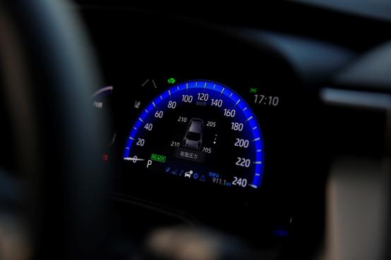 丰田卡罗拉双擎旗舰版试驾,真香定律广汽丰田tnga驾趣体验营