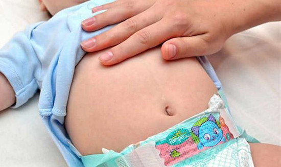 预防胀气的正确哺乳姿势,哺乳姿势不正确有什么危害